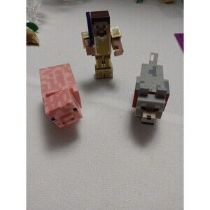 Minecraft Overworld Figures in Golden Armor Action Figure Toy 3 Pieces